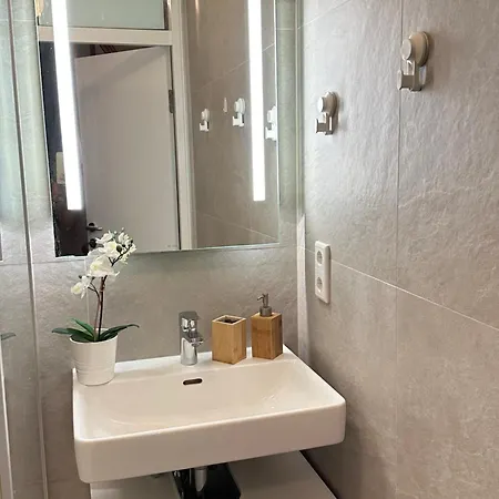 The Peaceful Garden & Free Parking