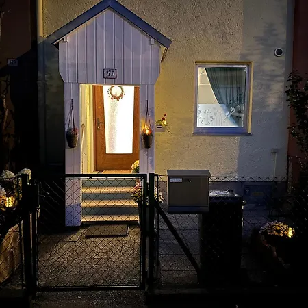 Casa de hóspedes The Peaceful Garden & Free Parking 4*