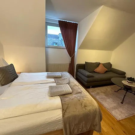 The Peaceful Garden & Free Parking Gæstehus