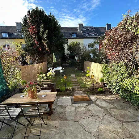 ゲストハウス The Peaceful Garden & Free Parking 4*