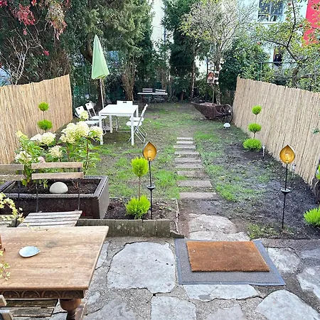 ゲストハウス The Peaceful Garden & Free Parking