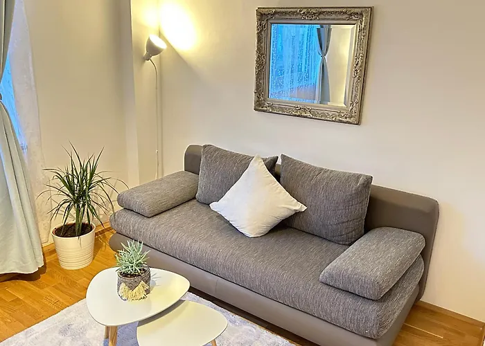 The Peaceful Garden & Free Parking ゲストハウス 4*